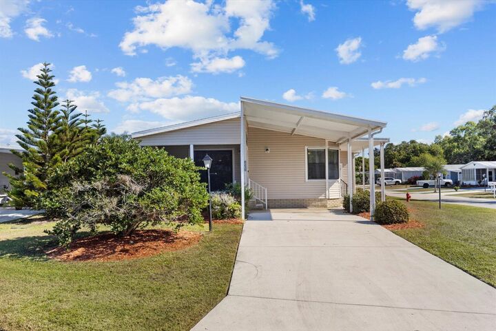 Property Photo:  8530 Leadtree Court  FL 34952 