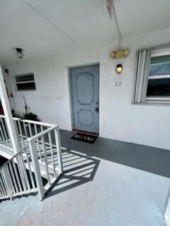Property Photo: 420 W Palm Street 27 FL 33462
