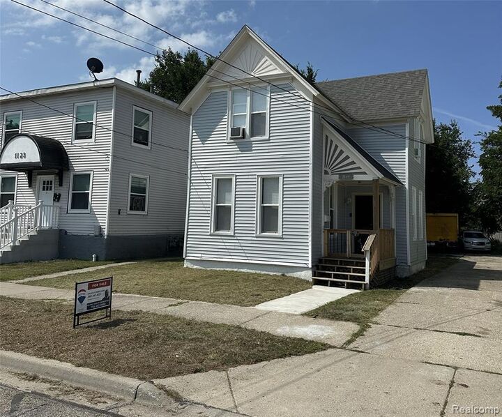 Property Photo:  1119 Pine Street  MI 49442 