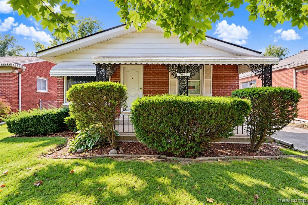 Property Photo:  7660 Shenandoah Avenue  MI 48101 