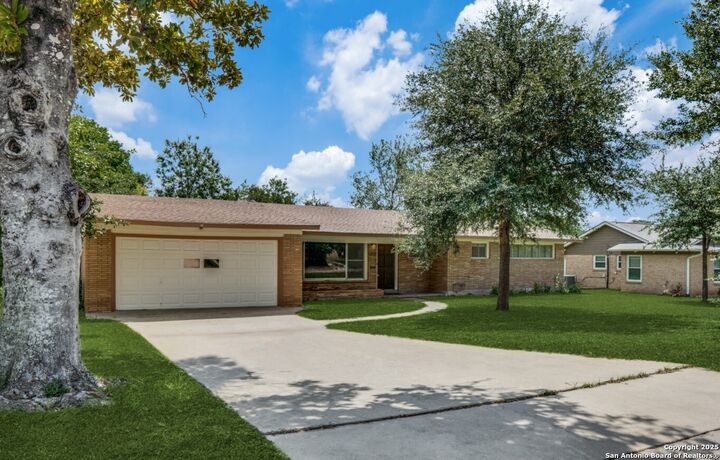 Property Photo: 6710 Moss Oak Dr TX 78229