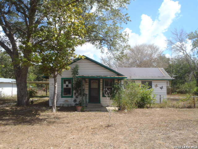 Property Photo:  921 Pecan St  TX 78155 