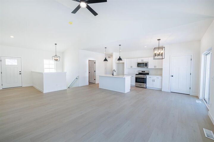 Property Photo: 510 Ridge Court WI 53576