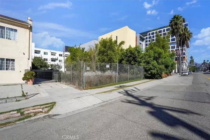 Property Photo:  1449 N Bronson  CA 90028 