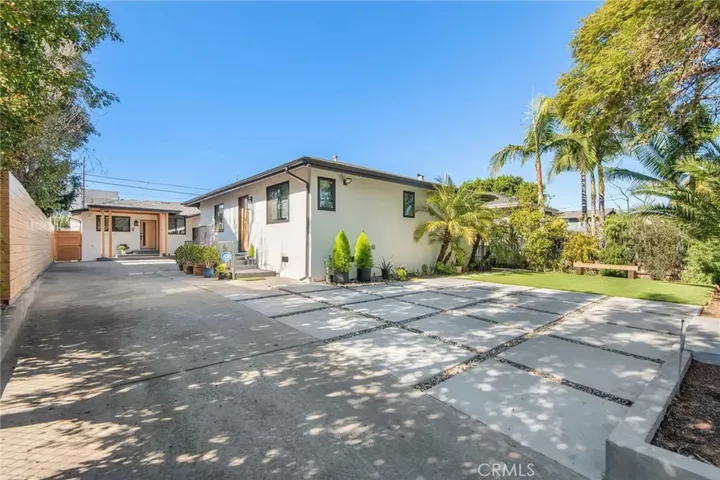 Property Photo: 3007-3009 S Hobart Boulevard CA 90018