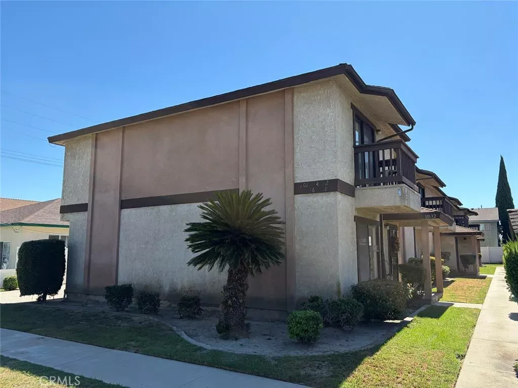 Property Photo:  10134 Walnut Street  CA 90706 