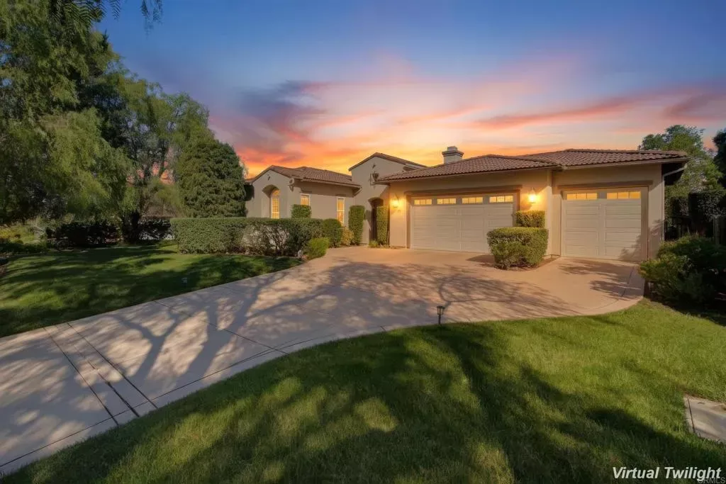 Property Photo:  1645 Loch Ness Drive  CA 92028 