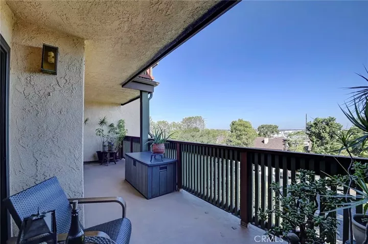 Property Photo:  2516 E Willow 203  CA 90755 