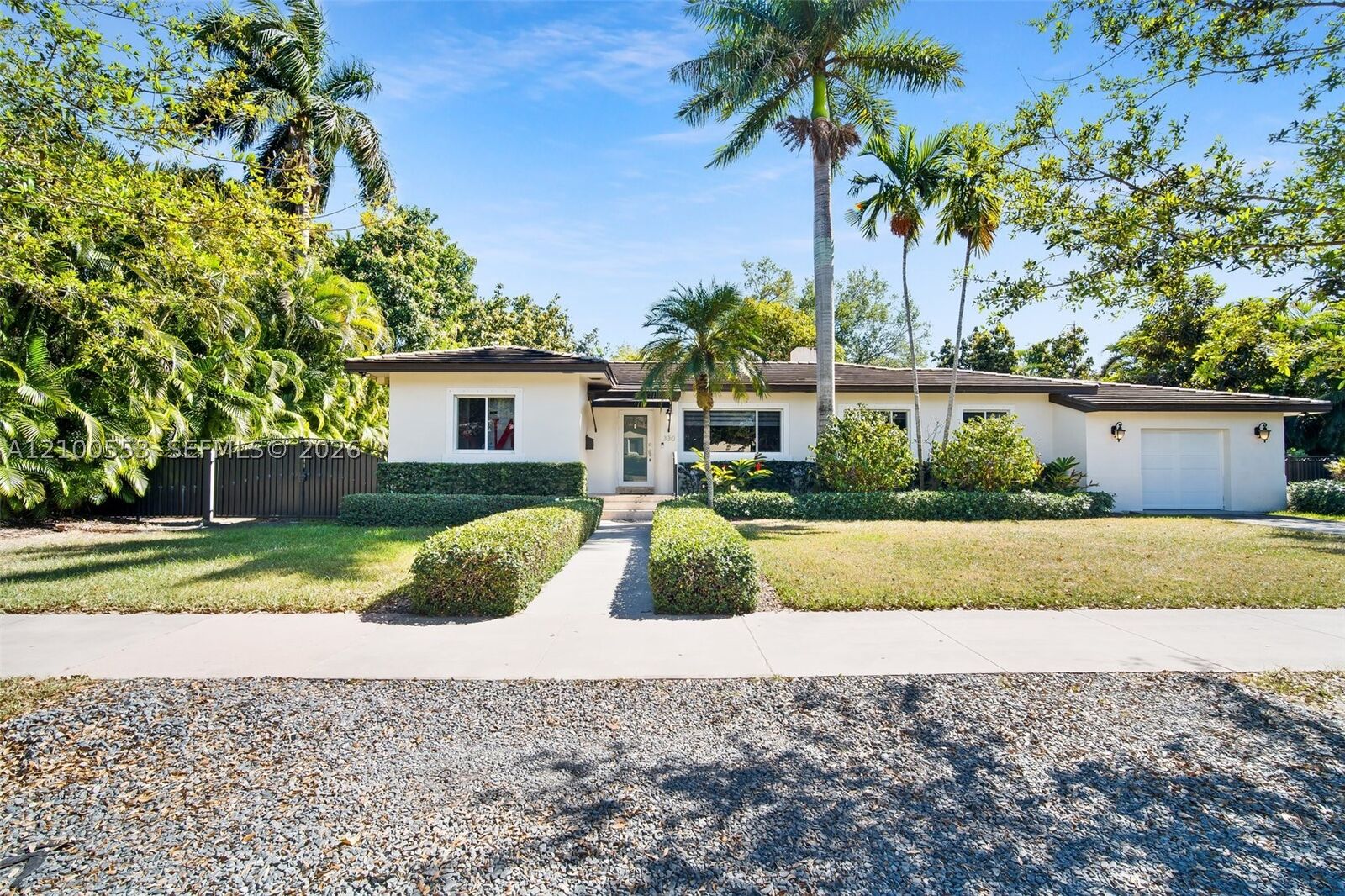 Property Photo: 330 Viscaya Ave FL 33134