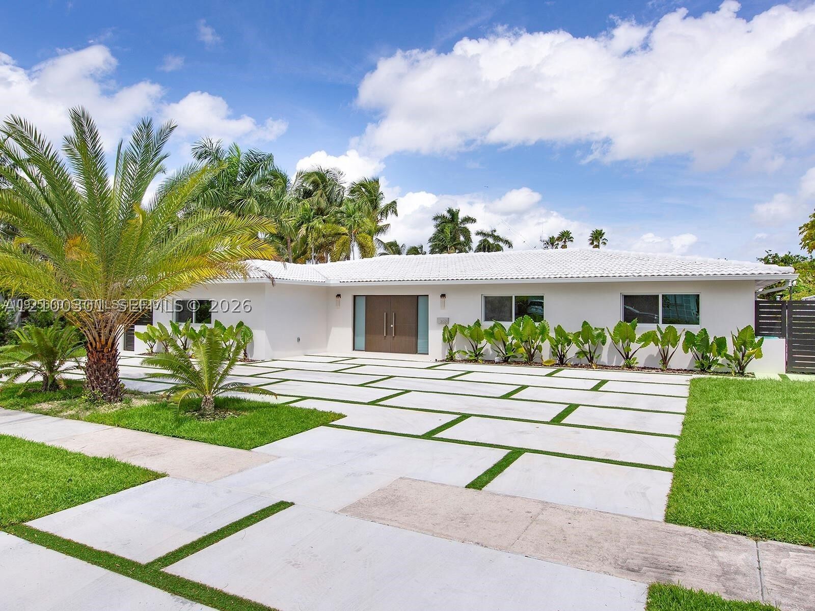 Property Photo:  2025 Keystone Blvd  FL 33181 
