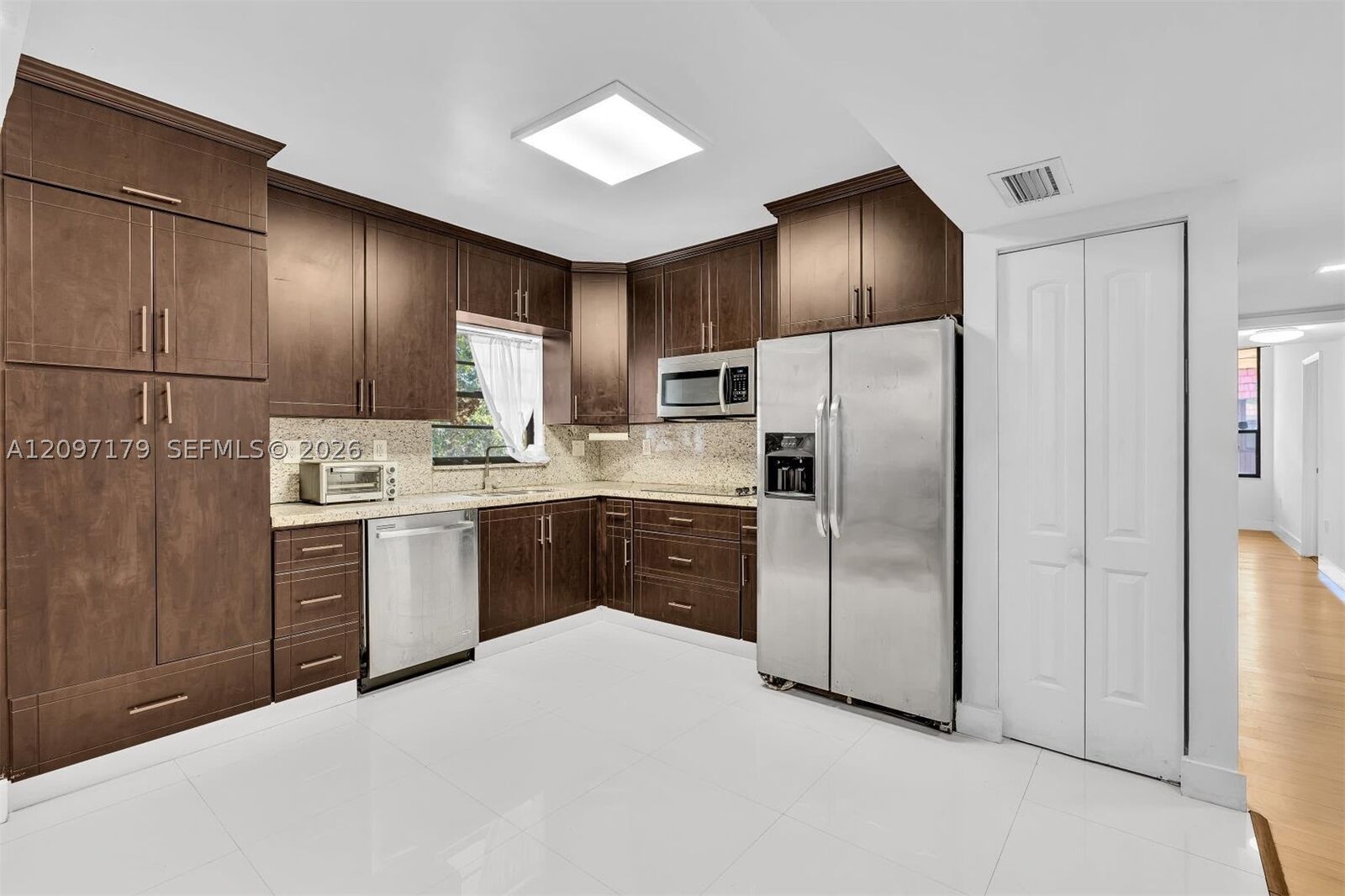 Property Photo:  770 NE 199th St 204F  FL 33179 