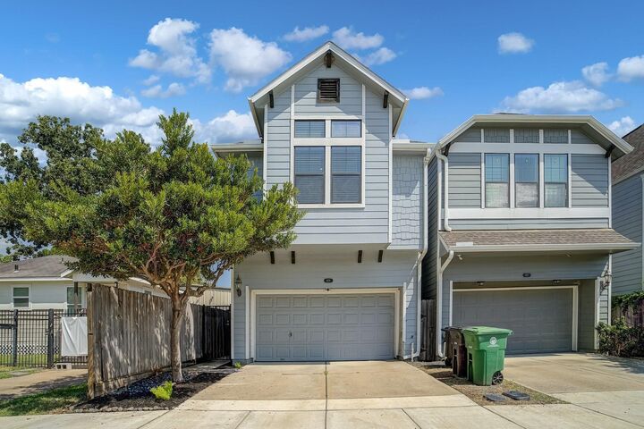 Property Photo:  829 W 20th Street  TX 77008 
