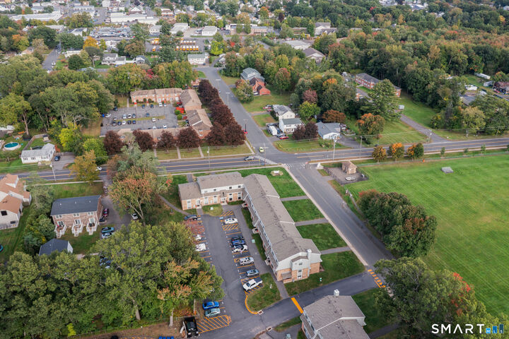 Property Photo:  100 Norton Park Road 1G2  CT 06062 
