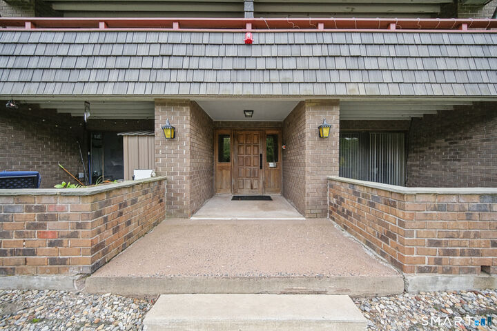 Property Photo:  