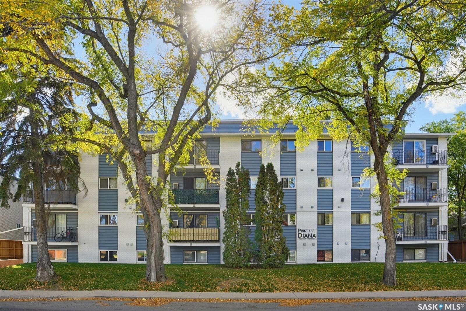 Property Photo:  720 8th Street E 104  SK S7H 0R3 