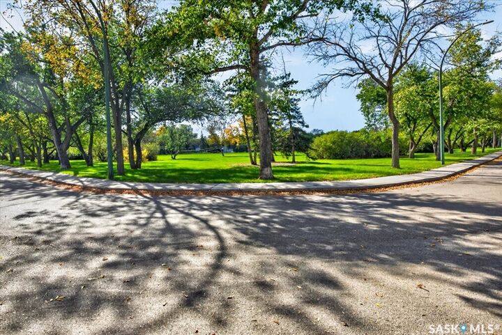Property Photo:  617 Aberdeen Crescent  SK S4T 6A9 