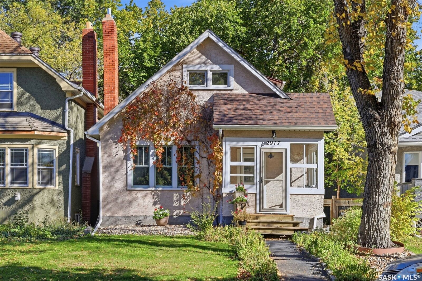 Property Photo:  2917 Robinson Street  SK S4S 1V2 