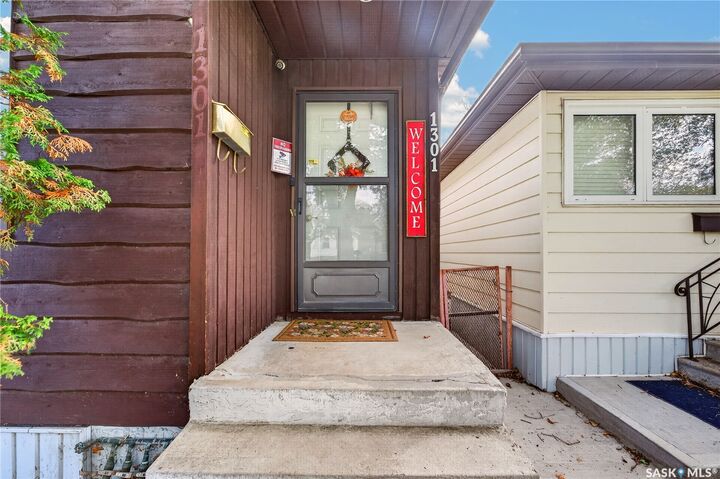 Property Photo:  1301 King Street  SK S4T 4G3 