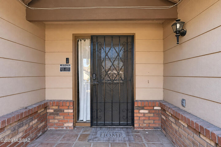 Property Photo:  1609 W Trendwood Drive  AZ 85746 