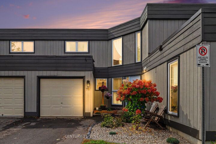 Property Photo: 71 Compata Way ON K1B 4X1