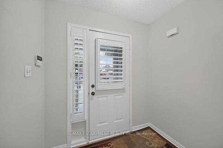 Property Photo:  166 Toby Crescent  ON L8T 2P2 