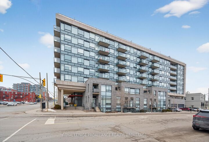 Property Photo:  121 Queen Street A2  ON K7K 0G6 