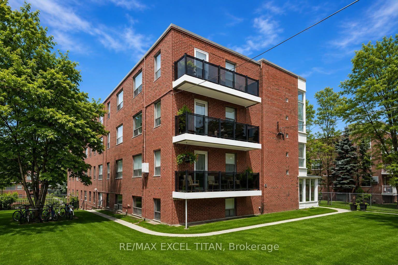 Property Photo:  4 Hill Heights Road 406  ON M8Y 1Z1 