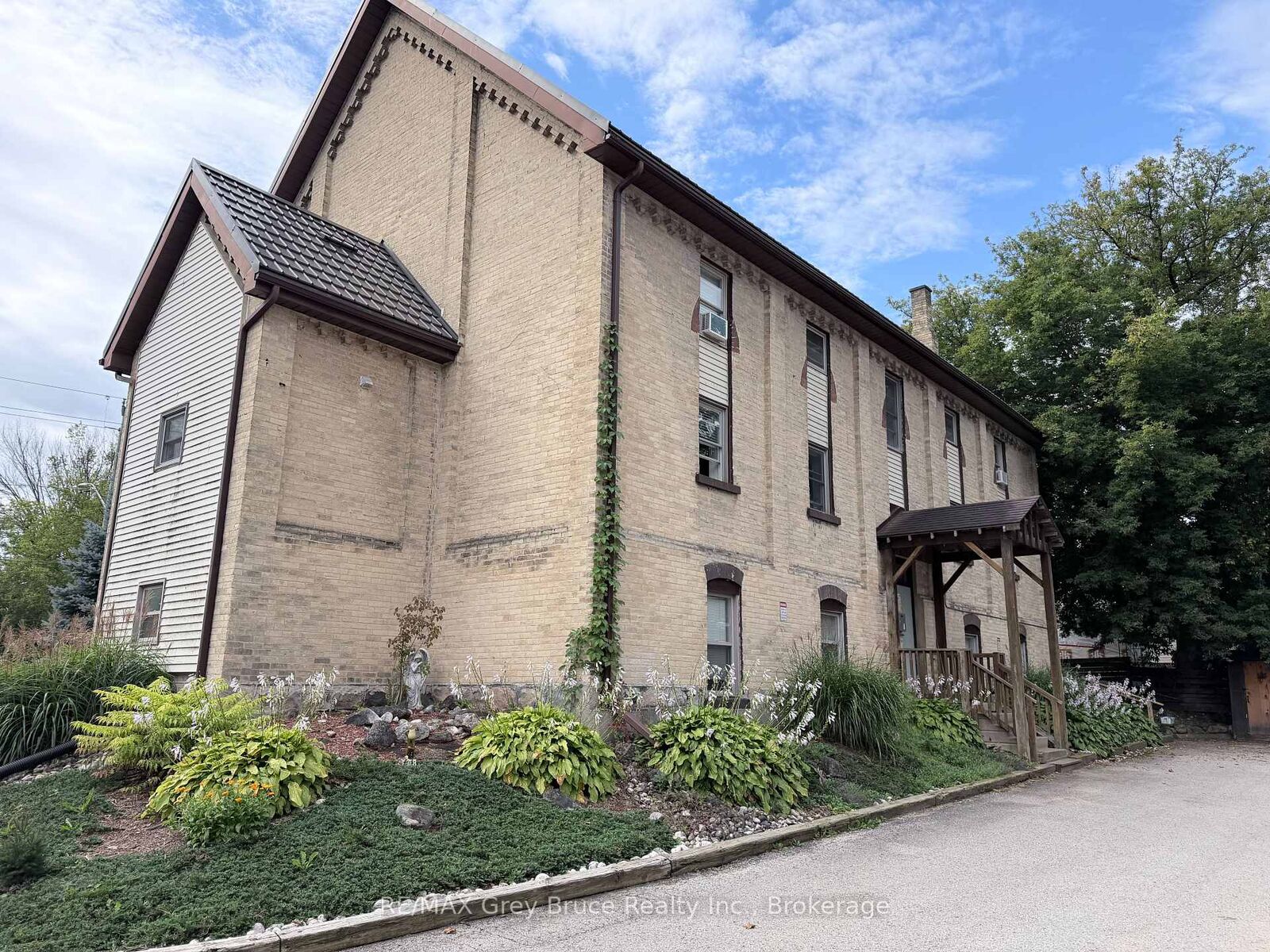 Property Photo:  108 Queen Street N Unit 5  ON N0G 1R0 