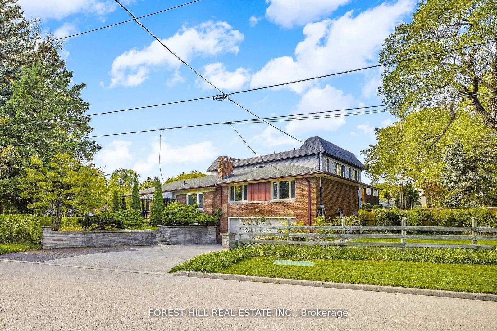 Property Photo:  18 Irvington Crescent  ON M2N 2Z1 