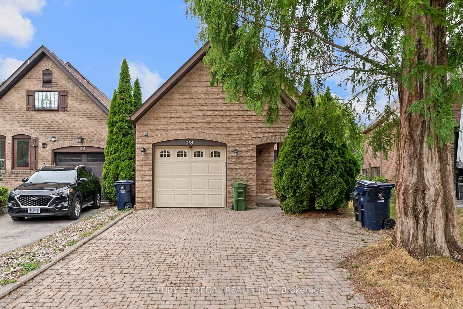 Property Photo:  28 Ecclesfield Drive  ON M1W 3J6 