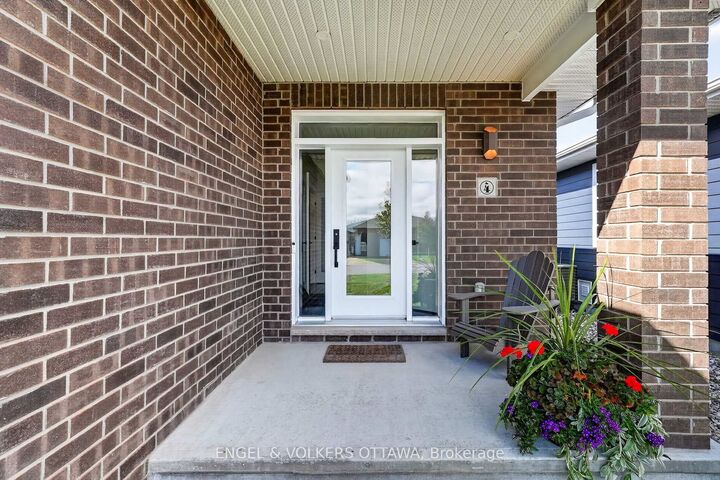 Property Photo:  4 Ernie Godin Way  ON K7S 0J3 