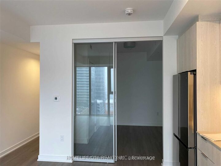 Property Photo:  357 King Street W 1801  ON M5V 0S7 