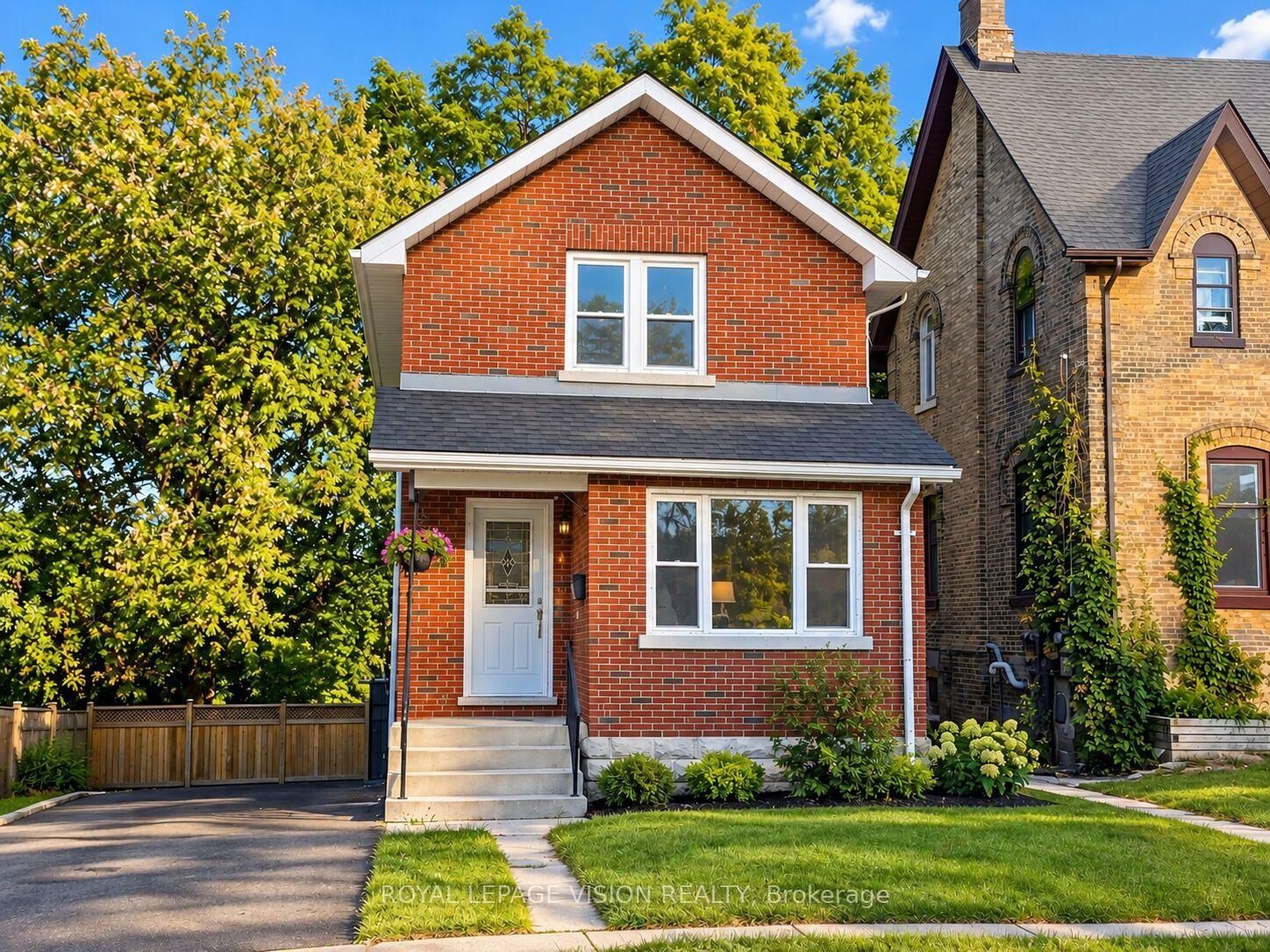 Property Photo:  47 Nassau Street  ON L1J 4A3 