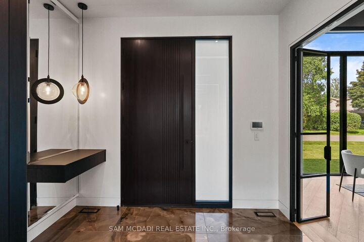 Property Photo:  2186 Harcourt Crescent  ON L4Y 1W1 