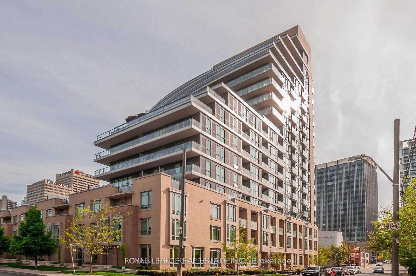 Property Photo:  60 Berwick Avenue 1012  ON M5P 1H1 