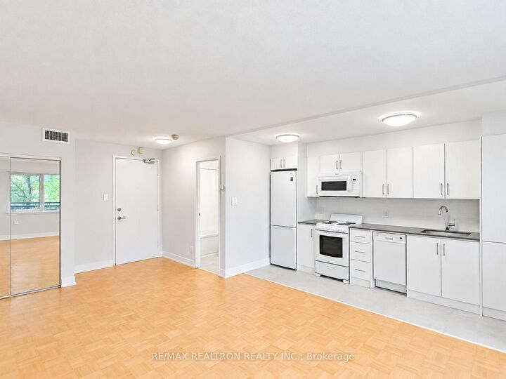 Property Photo:  95 Lawton Boulevard 104  ON M4V 1Z8 