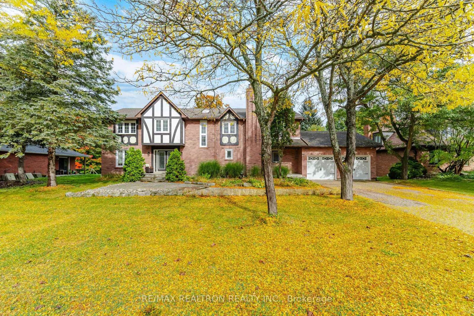 Photo de la propriété:  80 East Humber Drive  ON L7B 1B6 