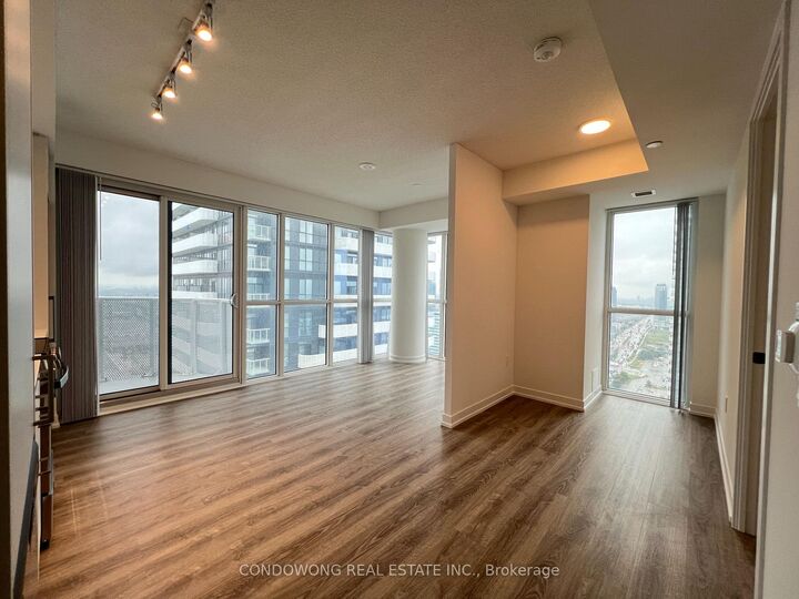 Property Photo:  195 Commerce Street 4015  ON L4K 0P9 