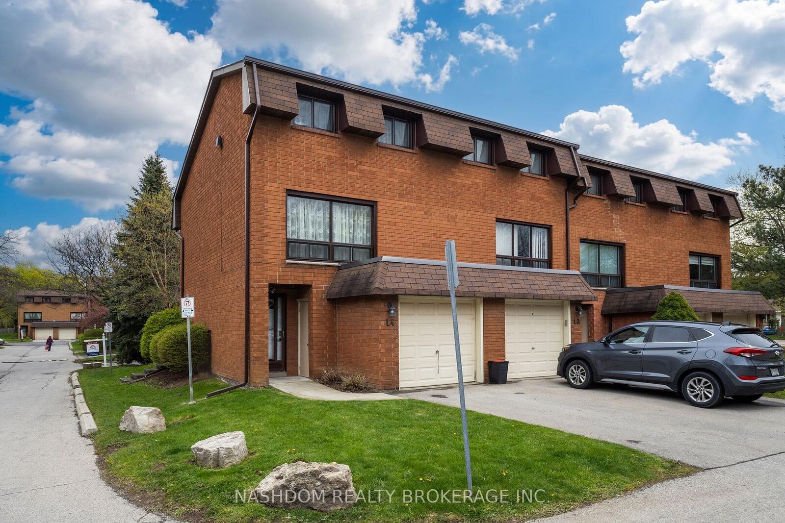 Property Photo:  444 Stone Church Road W L4  ON L9B 1R1 