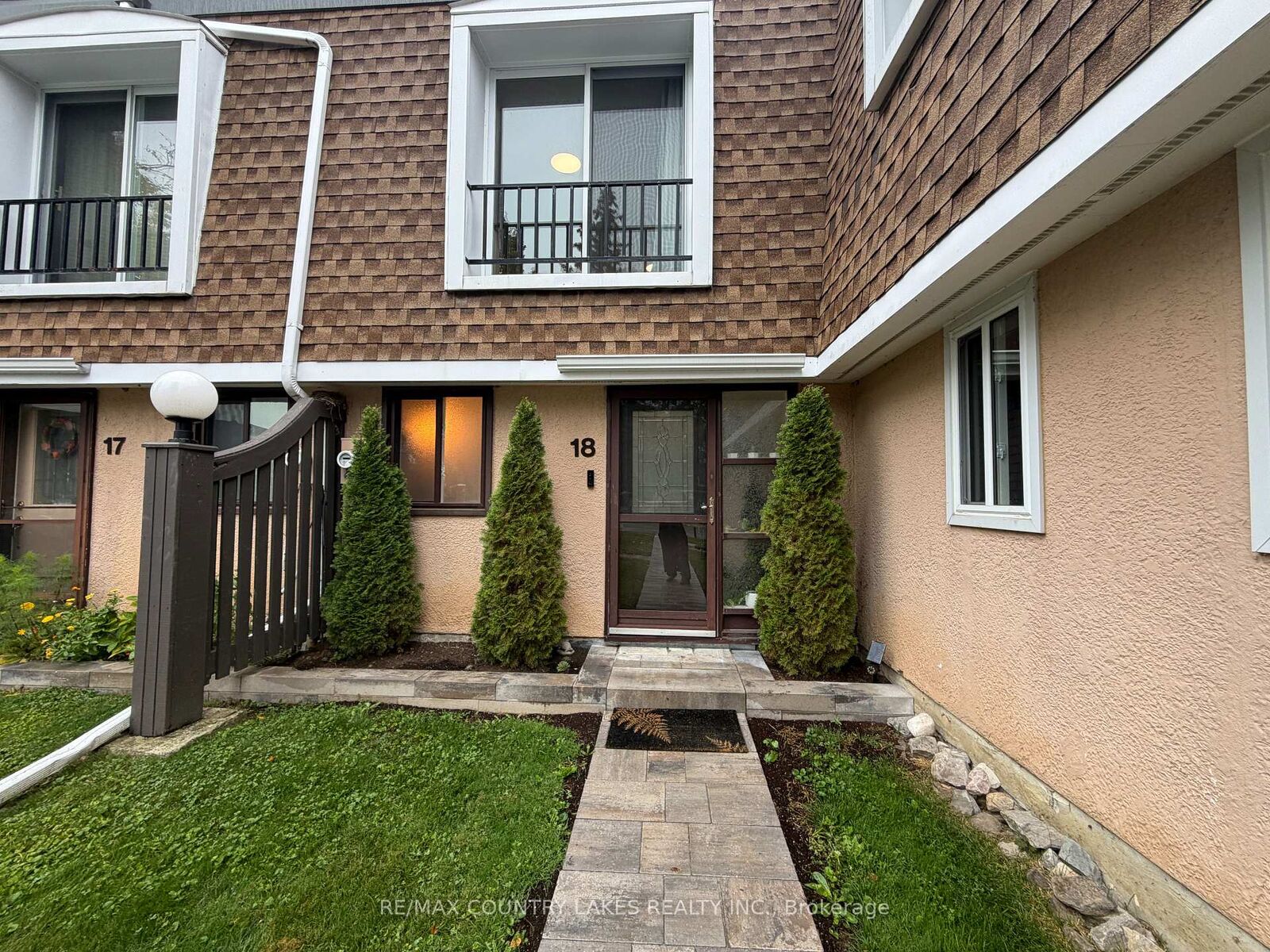 Property Photo: 2 Paradise Boulevard 18 ON L0K 1B0