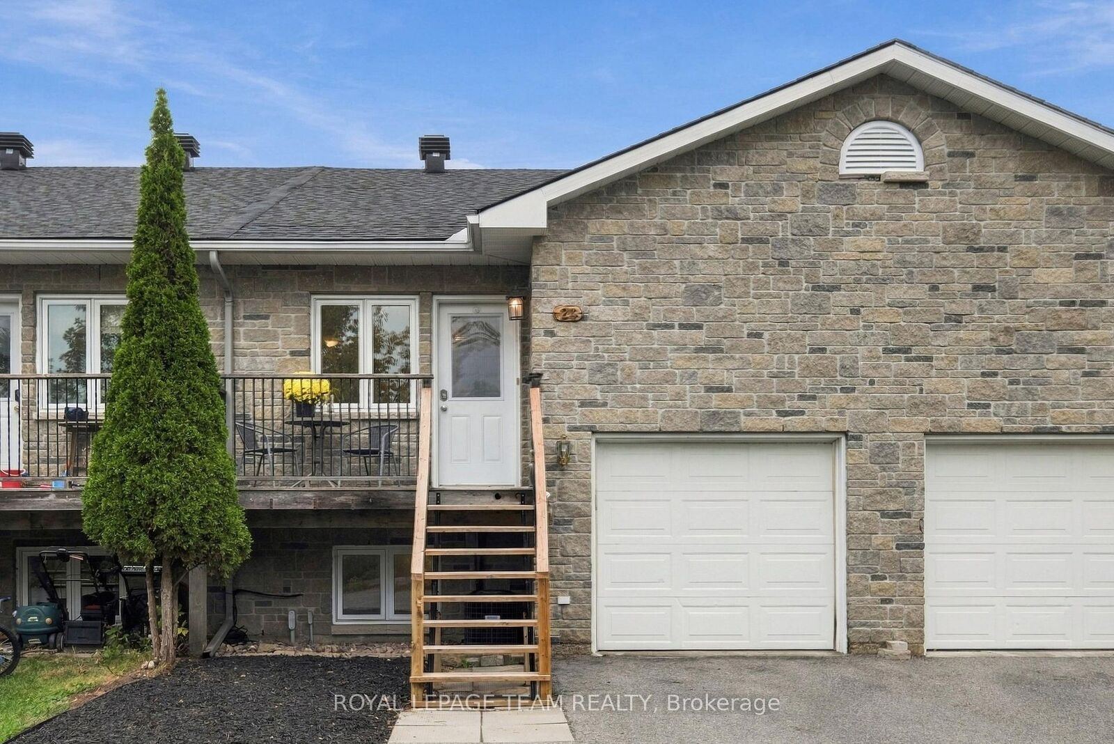 Property Photo:  24 Farm Street  ON K0A 1A0 