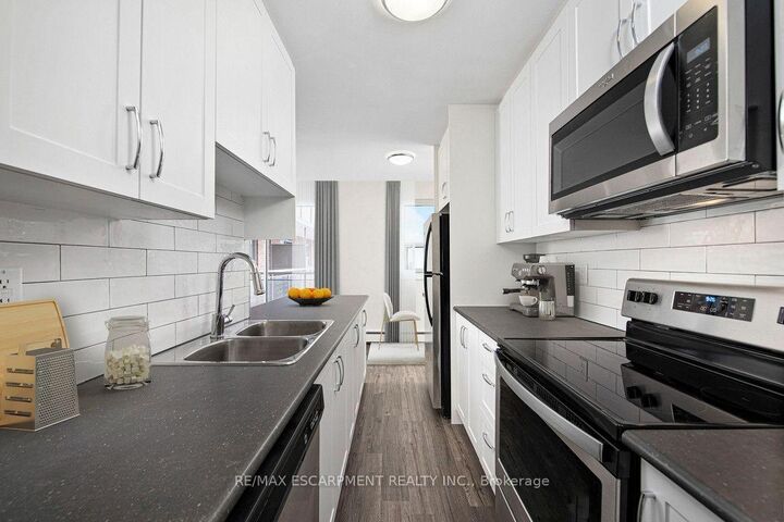 Property Photo:  607 Heritage Drive 702  ON N2B 3J2 