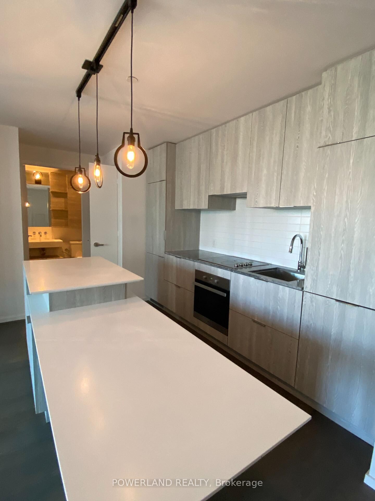 Property Photo:  5 St Joseph Street 811  ON M4Y 0B6 