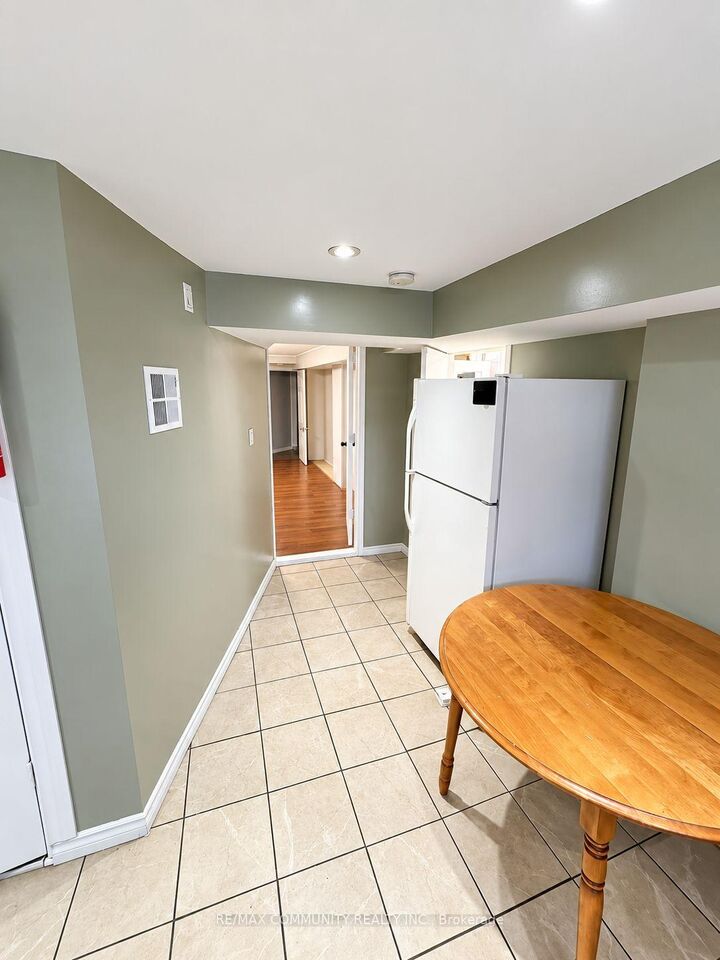 Property Photo:  75 Kootenay Crescent  ON M1J 1S1 