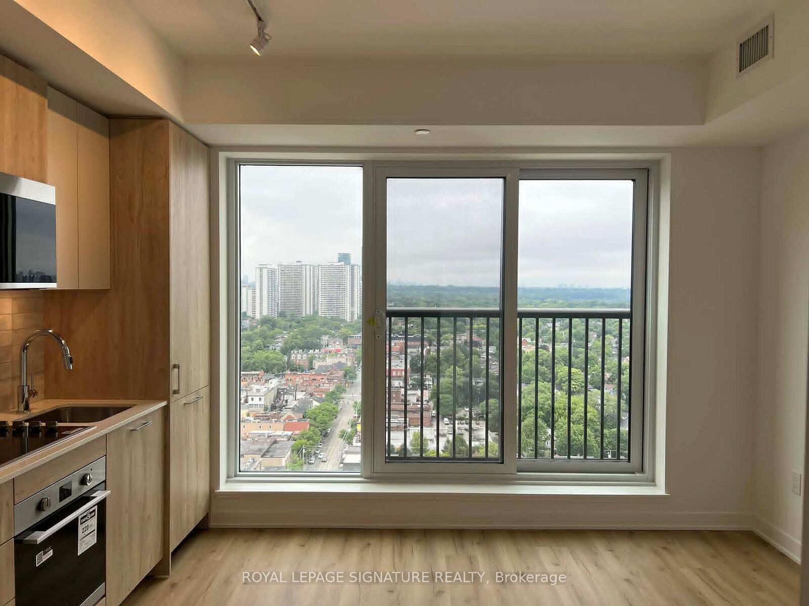 Property Photo:  10 Oak St Street 2310  ON M5A 0Z1 