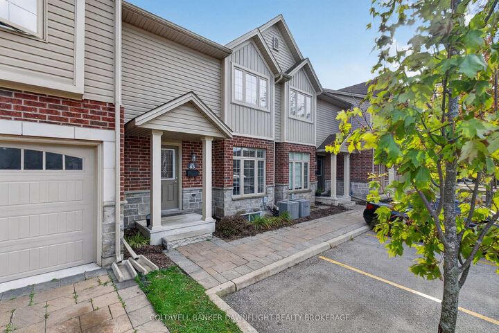 Property Photo:  1061 Eagletrace Drive 83  ON N6G 0T3 