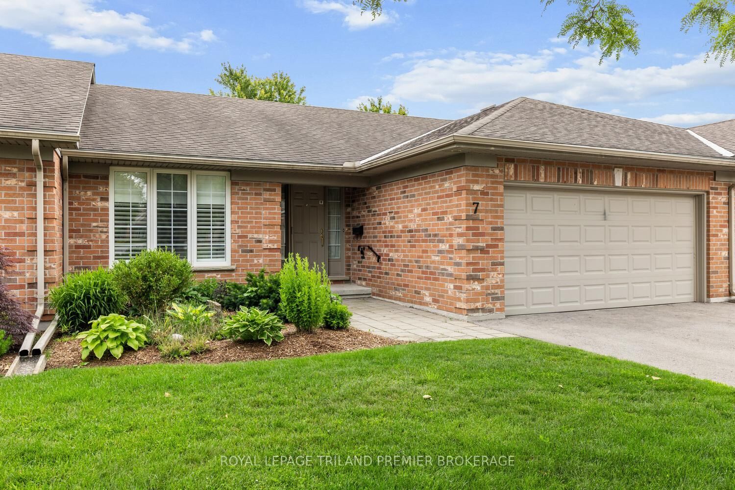 Property Photo: 1755 Louise Boulevard 7 ON N6G 5G4