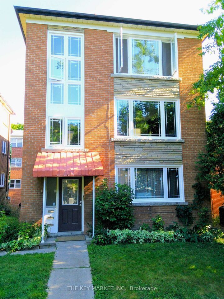 Property Photo:  211 St Clements Avenue 2  ON M4R 1H3 
