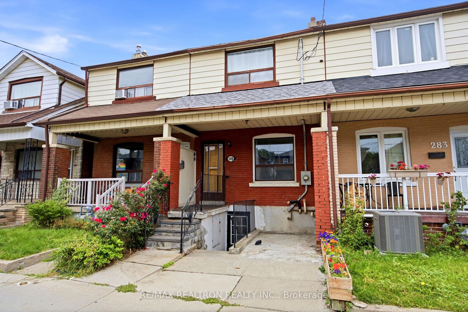 Property Photo: 285 Oakwood Avenue 2 ON M6E 2V3
