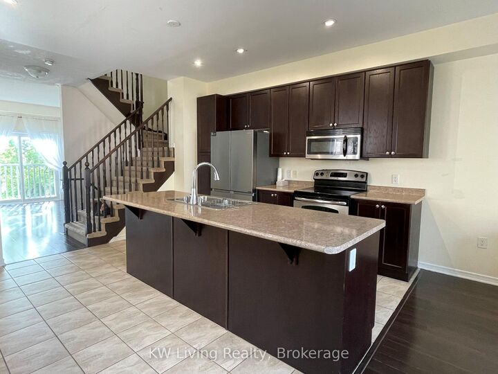 Property Photo:  6625 Falconer Drive 10  ON L5N 0C7 